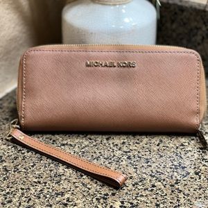 Michael Kors Wallet!!